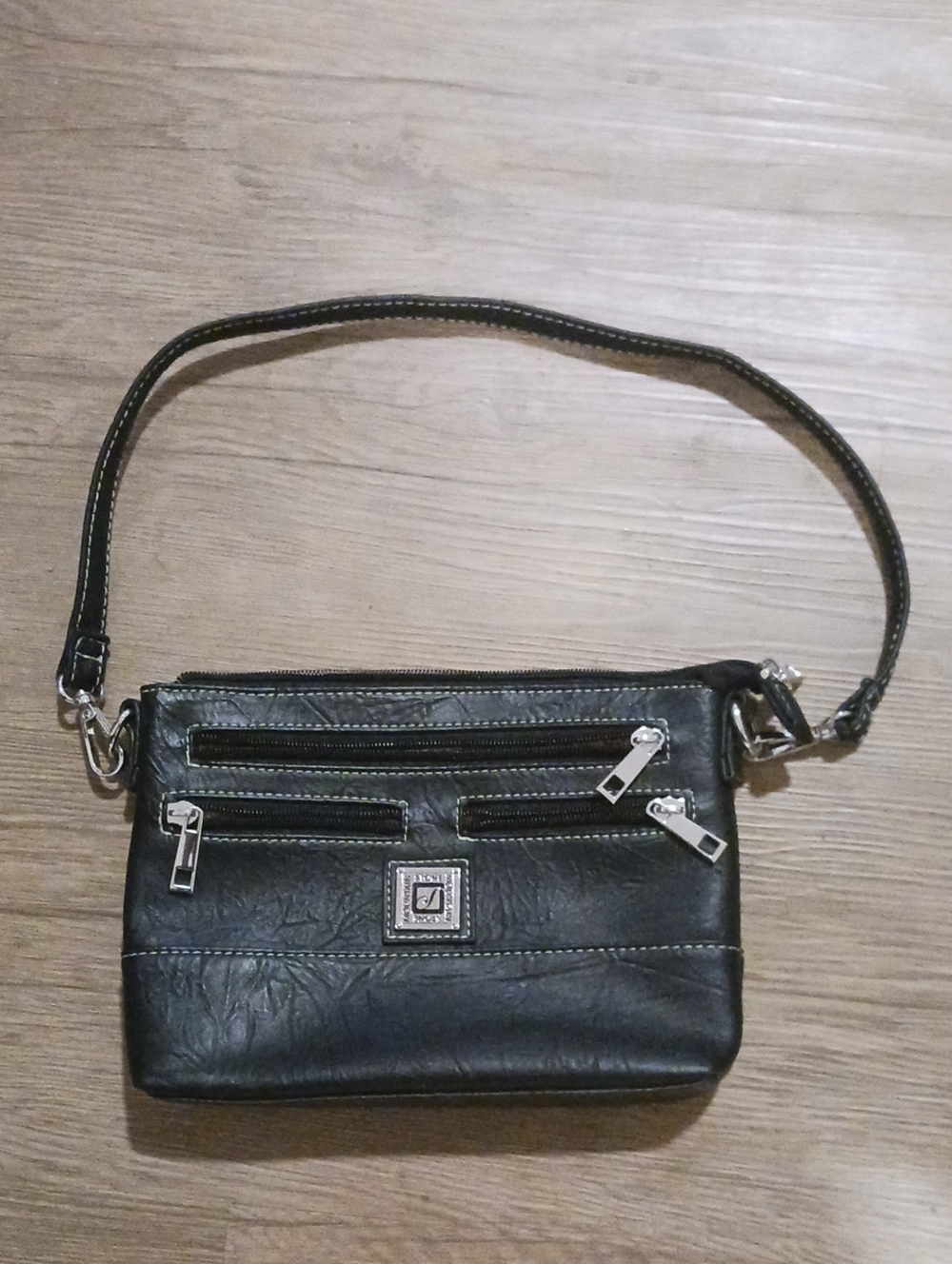 Black Women’s Shoulder Bag with Front And Back Zip Pockets.